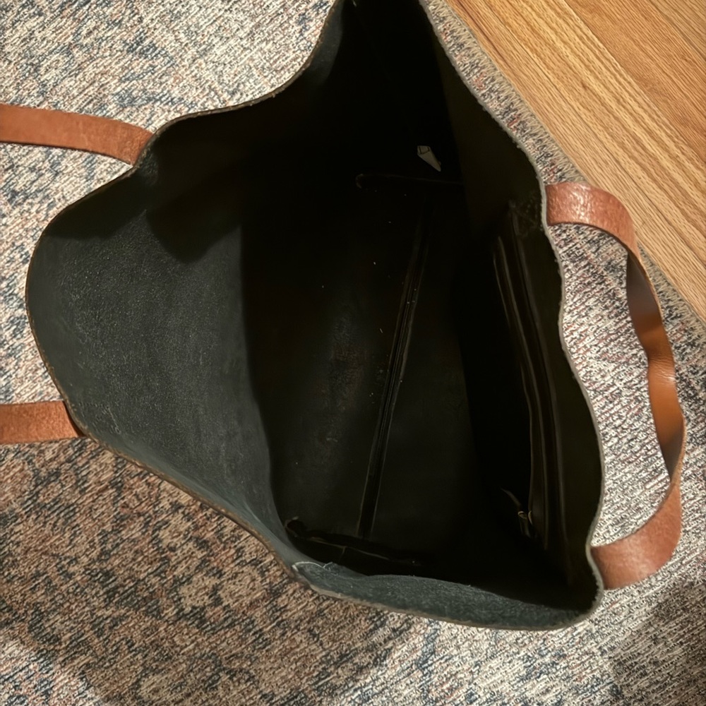 Madewell 100% leather bucket bag. Like new condition